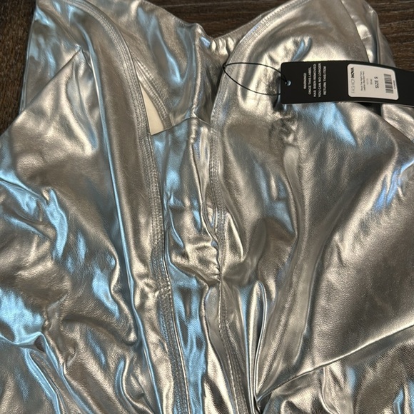 🟠 NWT Faux Leather Stacked Pant - Silver size smalll - Picture 5 of 7